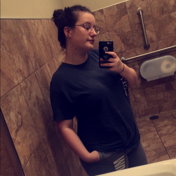 Meet your Posher, Kayla - Picture 5 of 8